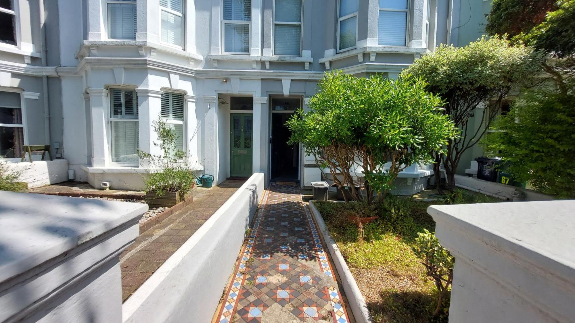 Pebbles Place Brighton Rum bild
